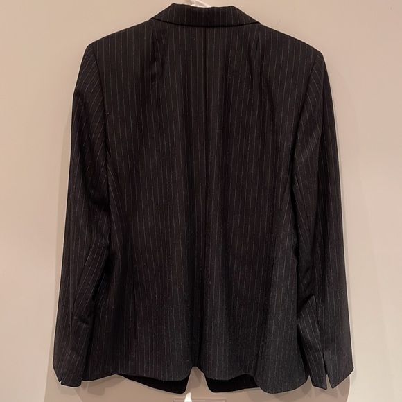 Akris asymmetrical pinstripe blazer. Size 14. - Picture 4 of 4